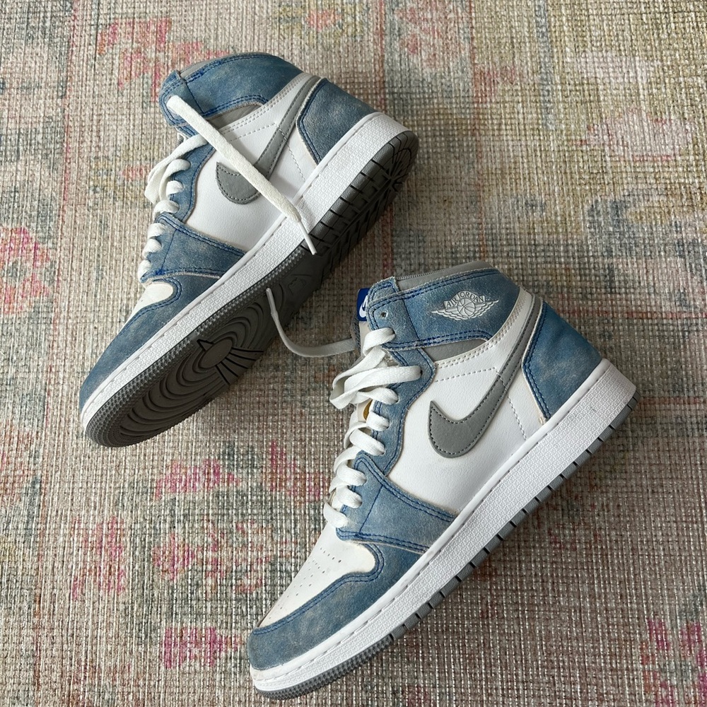 Nike Jordan 1 Retro High OG “Hyper royal